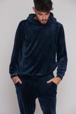 Velvet hoodie tracksuit for men. Perfect for any situation, be it outside for a picnic or inside watching movies, comfort and style are ensured.