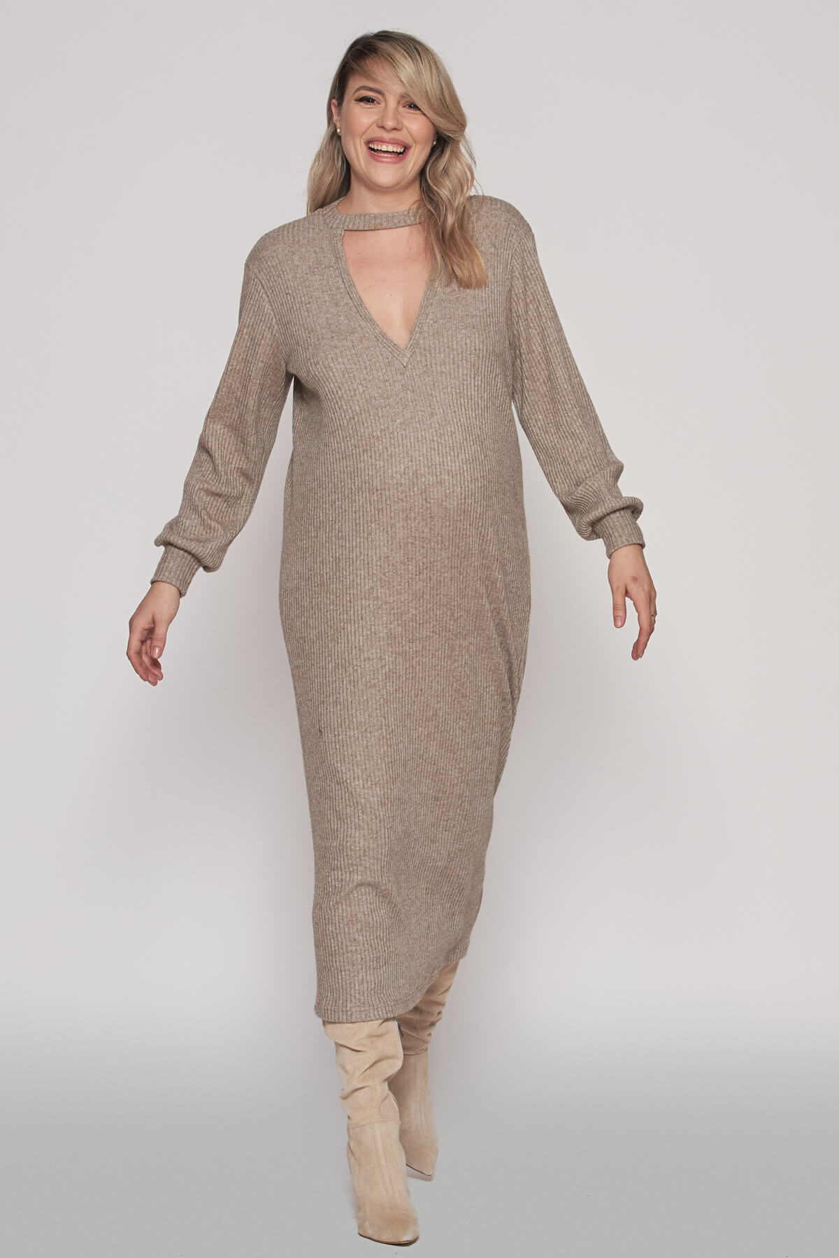 Loose fitted ribbed knitwear dress with a “V”-neck detail perfect for everyday use or pregnancy stage.