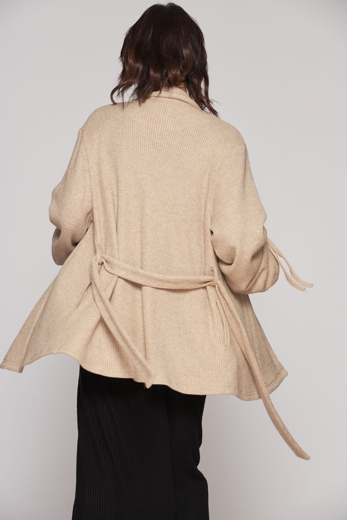 Wide sleeve cardigan with adjustable string length system here to warm up every cold autumn day.